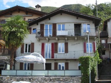Ferienhaus La Panoramica, Obere Wohnung in Vira-Gambarogno