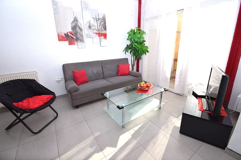 Ferienhaus FeWo ARENA 3 mit Pool u. Klima — Bild 4