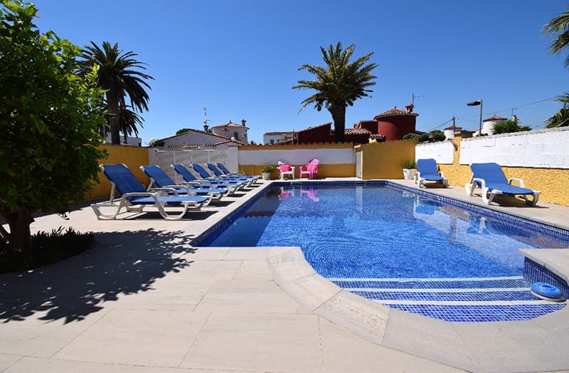 Ferienhaus FeWo ARENA 3 mit Pool u. Klima — Bild 2