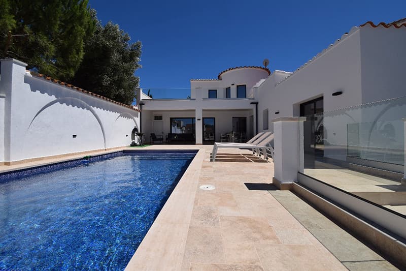 Ferienhaus VILLA SUERTE am Kanal mit Pool in Ampuriabrava
